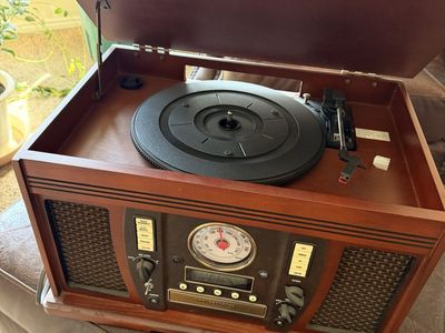 Vintage Looking, Am/Fm Cassette Cd With Turntable