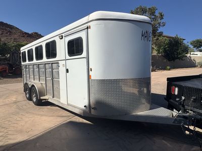 2020 Maverick Deluxe Lite 4-Horse Bumper Pull Trailer - Great Condition
