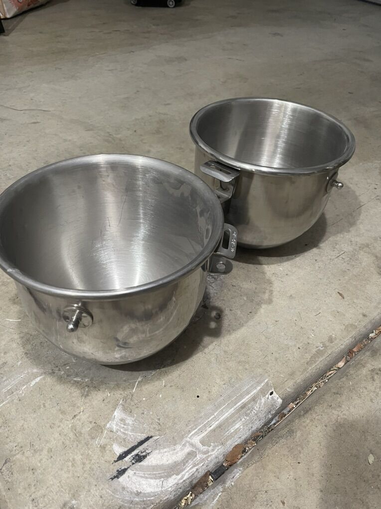 New Stainless Steel Hobart Mixer Bowls 12QT (2)
