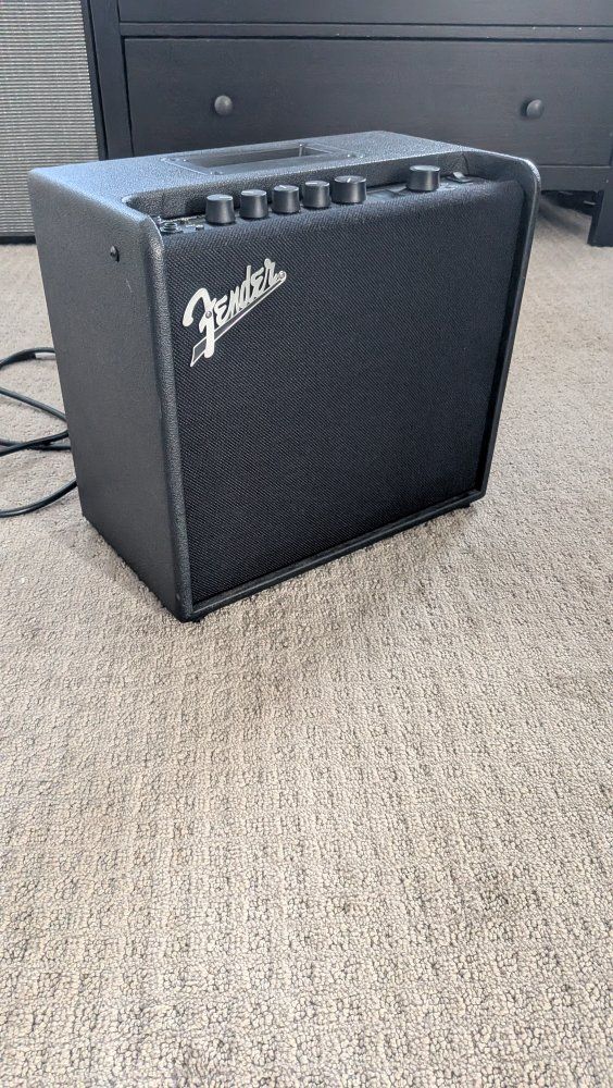 Fender Mustang LT25 Digital Guitar Amplifier - Black, 25 Watts, Compact Practice Amp