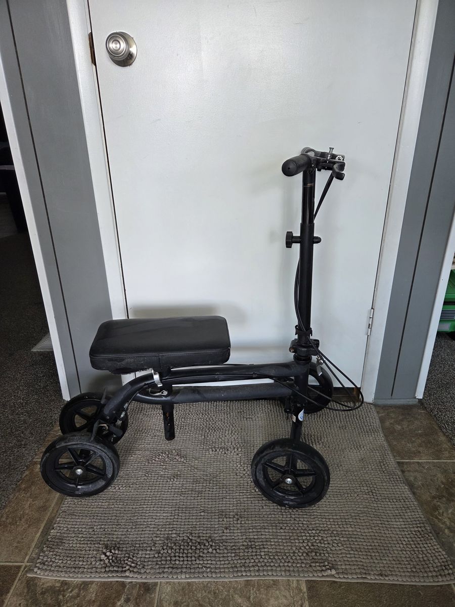 Knee scooter