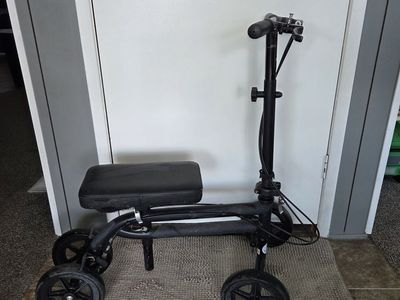 Knee scooter