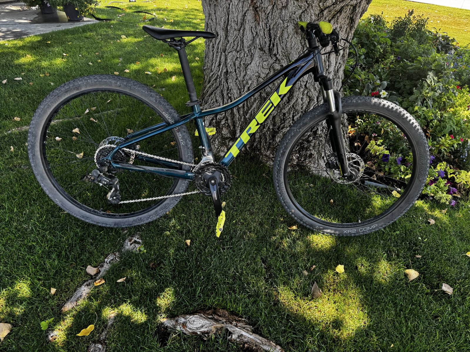 Used Trek Marlin 5 Mountain Bike - Hardtail, Black/Yellow, Excellent Condition