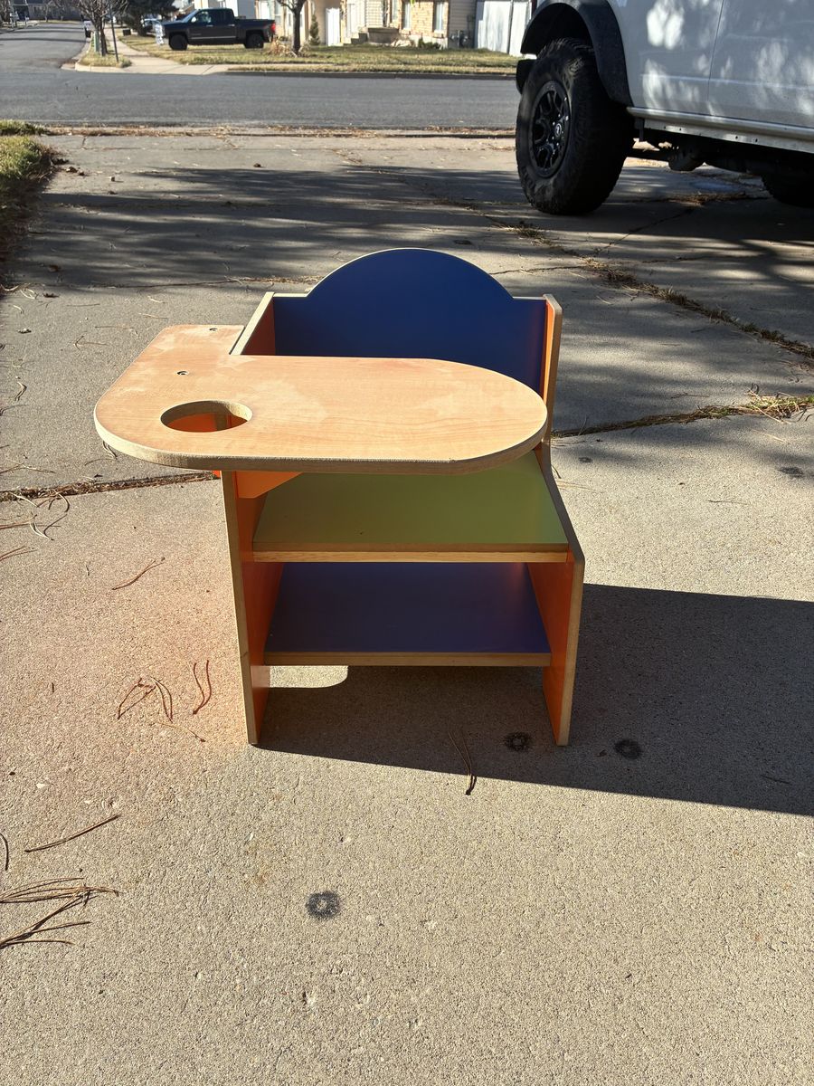 Adorable and sturdy children’s chair with desk