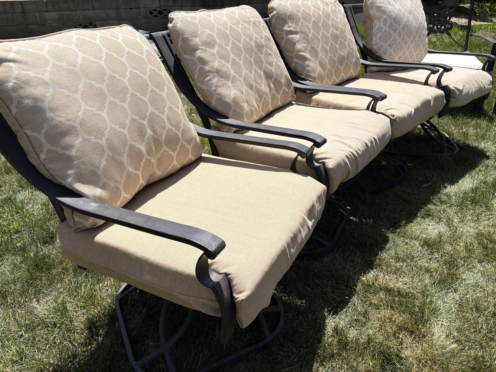 Set of 4 - Swivel patio chairs