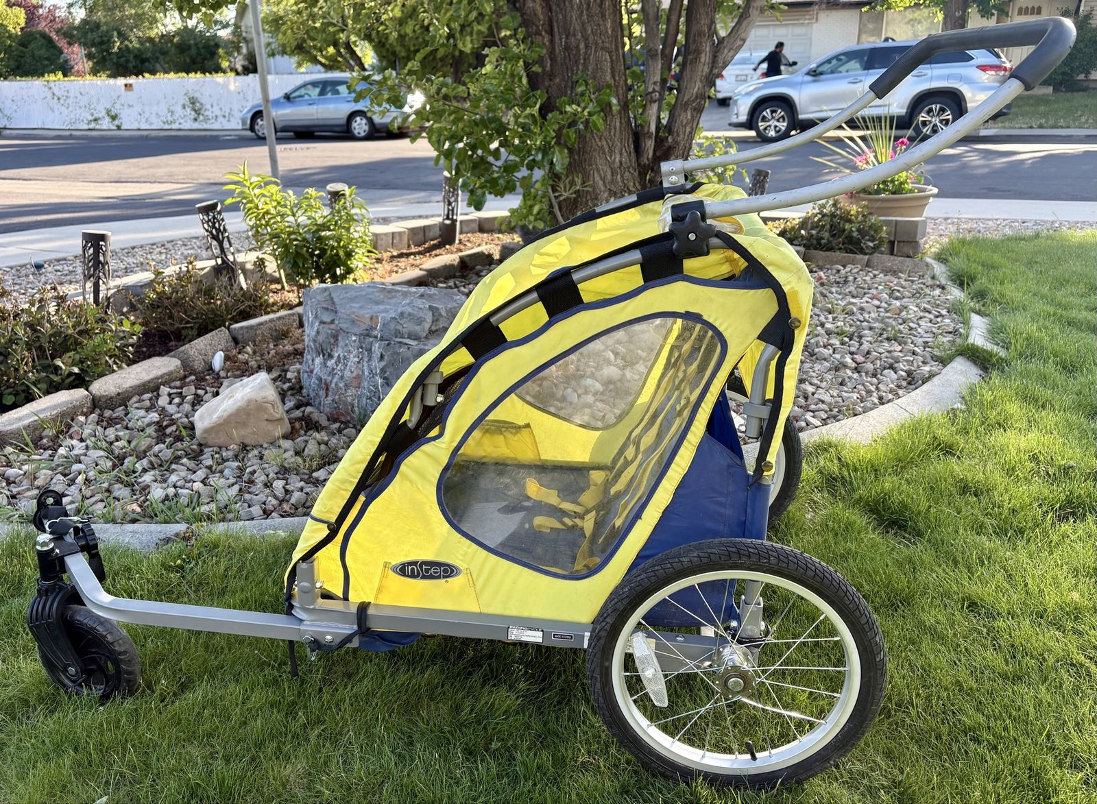 Double bike trailer / stroller