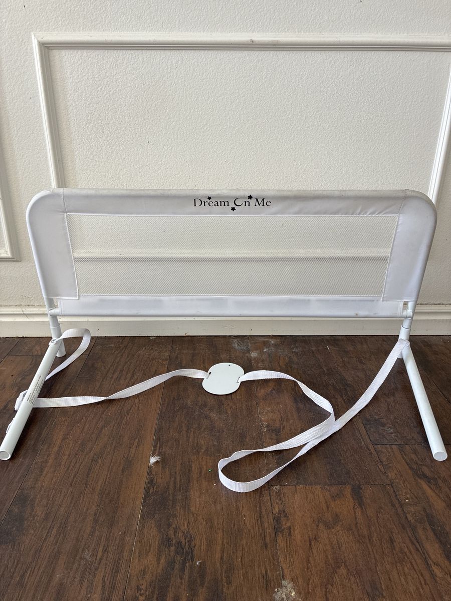 Dream On Me Mesh Security Crib Rail Guard in White, Child Safety Bed Rail