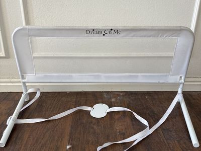 Dream On Me Mesh Security Crib Rail Guard in White, Child Safety Bed Rail