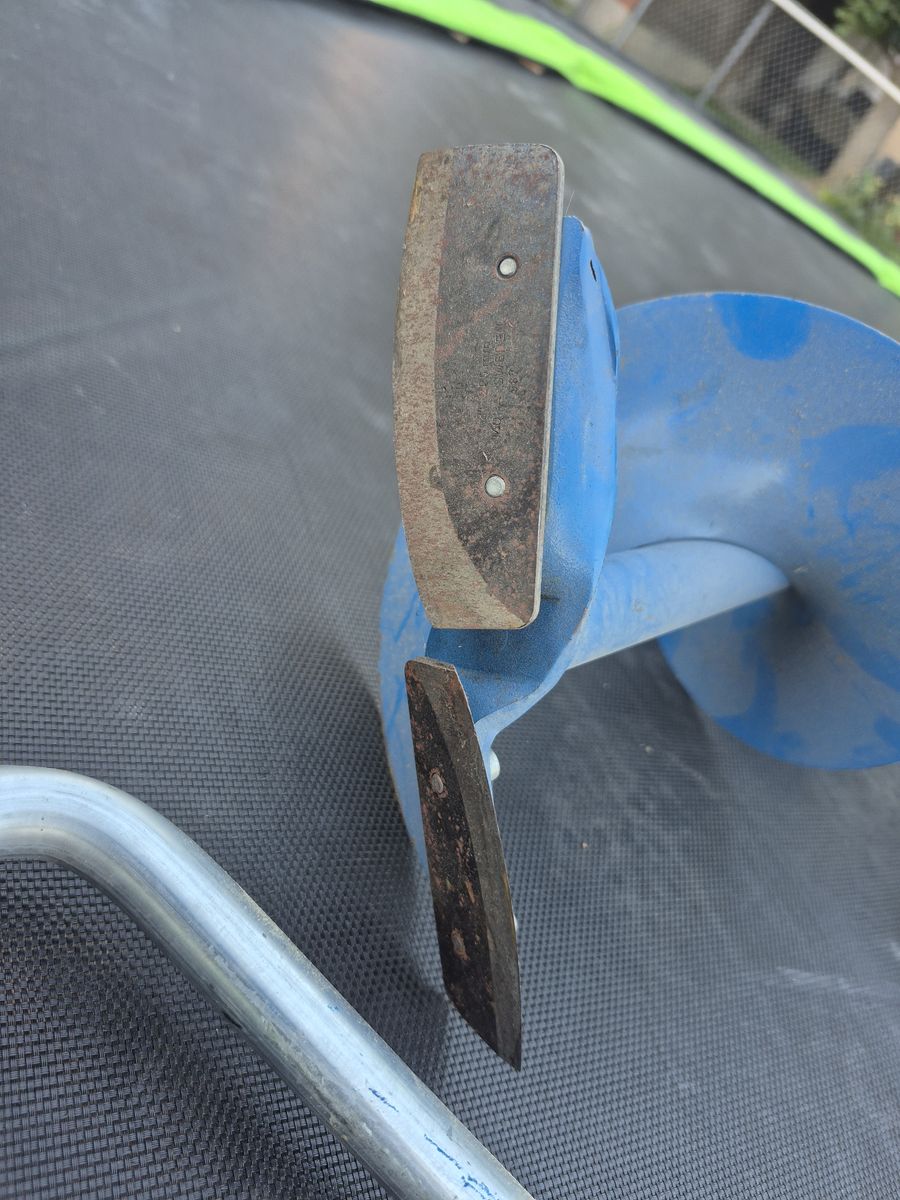 Ice auger