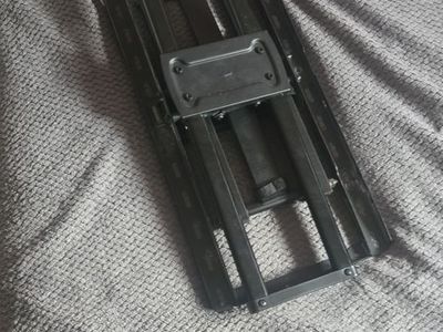 55in smart TV hisense + wall mount