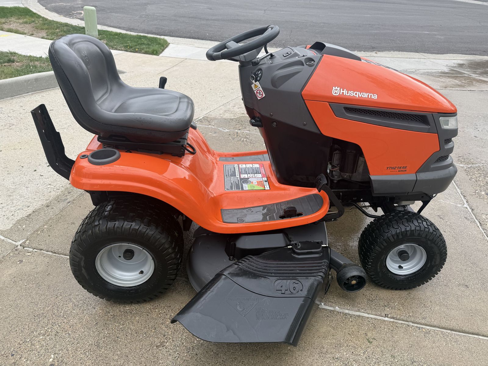 Husqvarna YTH21K46 46" Riding Lawn Mower Tractor – 127 Hours – Bags & Chute Included