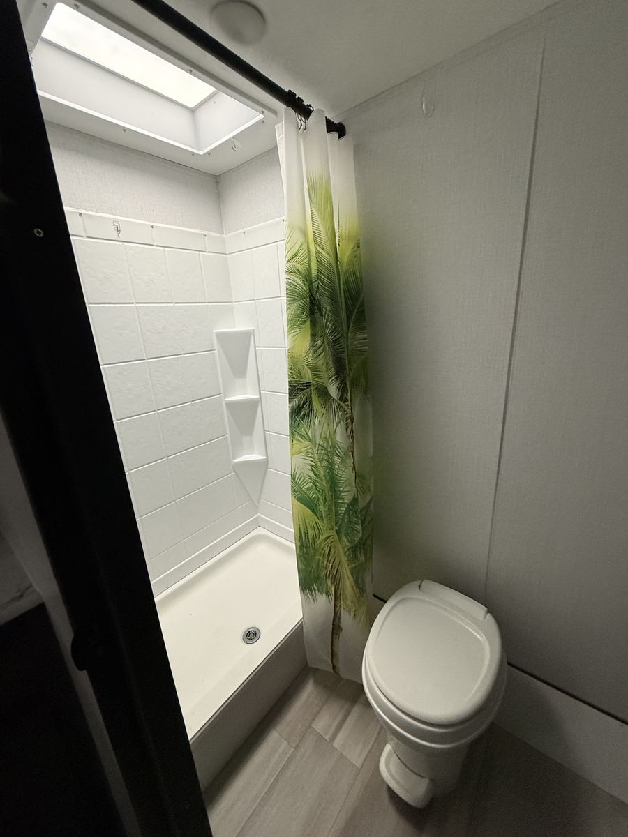 Main image 4