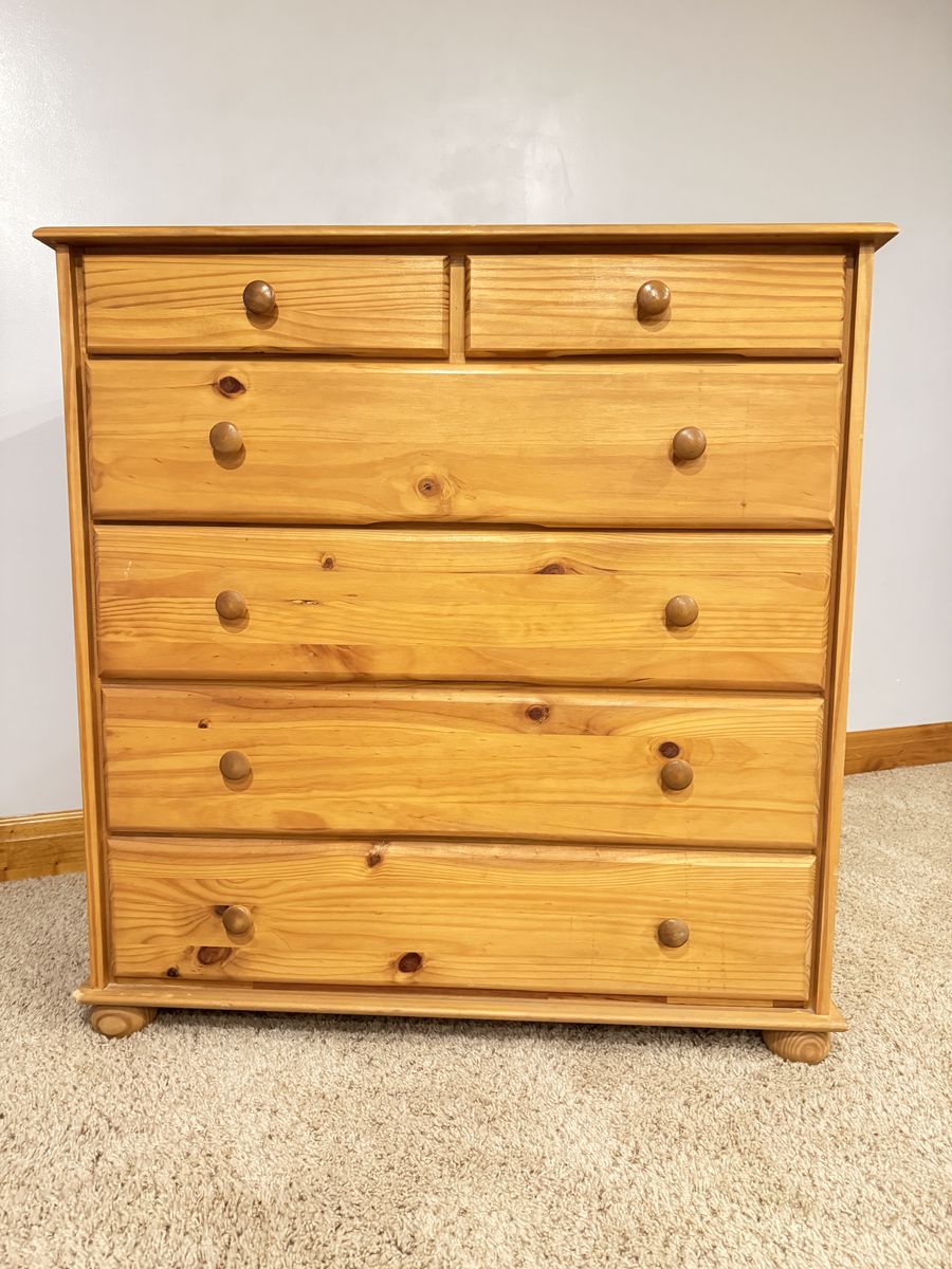 Pine dresser