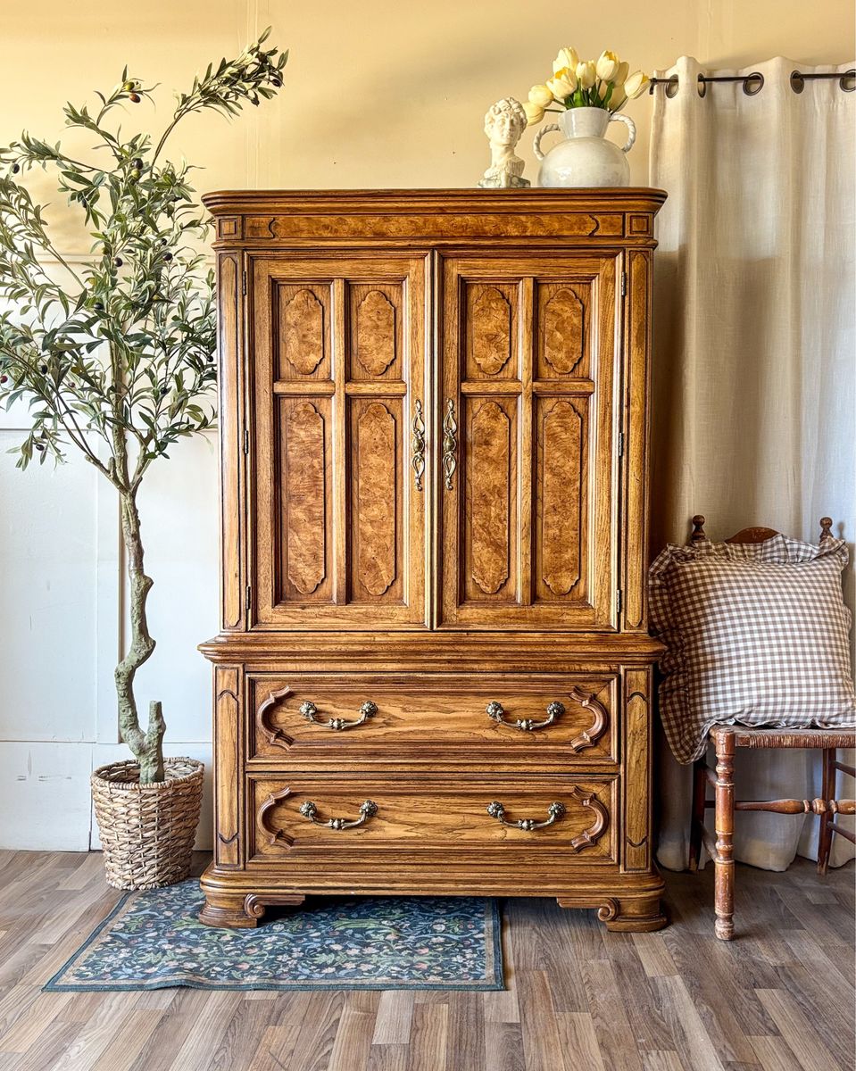 *FREE DELIVERY* Vintage Thomasville Oak & Burl Armoire/Tall Dresser