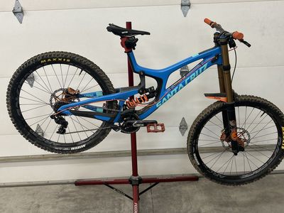 Santa Cruz V10 CC Large 27.5 - Fox 40 Factory, Hope Brakes, ARC 30 Carbon wheels