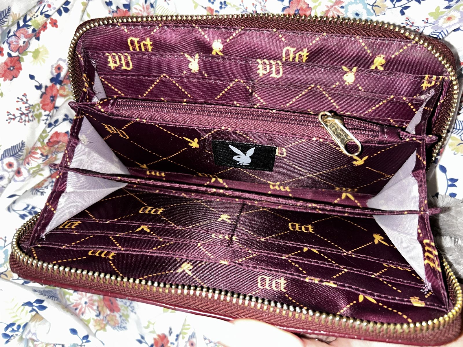 Play Boy wallet!