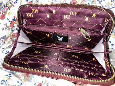 Play Boy wallet!