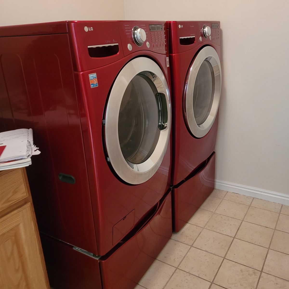 Washer & Dryer w/Pedestal