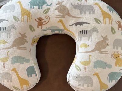 Boppy Nursing pillow - Safari Animals & Gray Stripe, Reversible Support