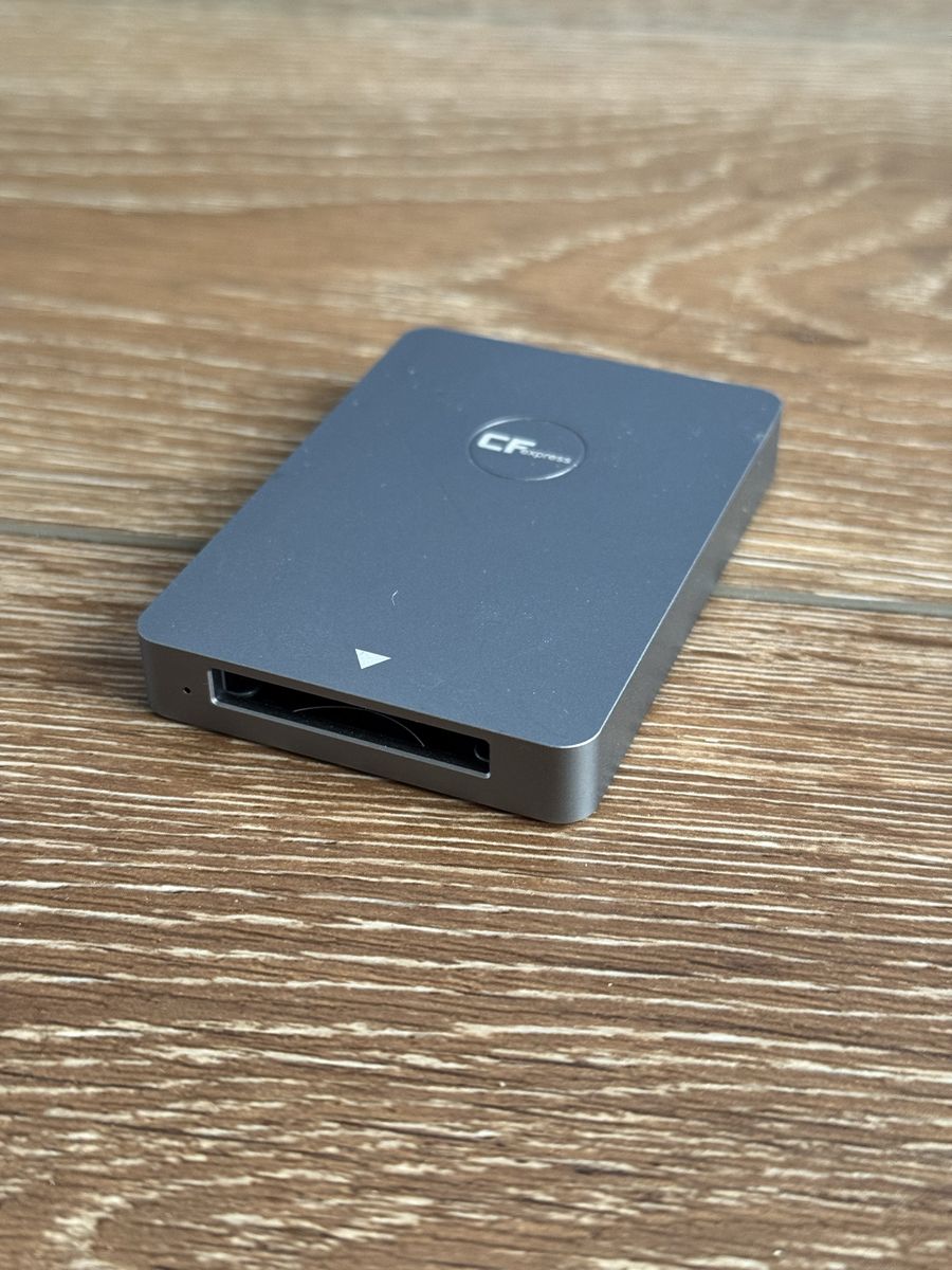 CFexpress Card Reader - USB 3.1 Type-C Portable High-Speed Data Transfer