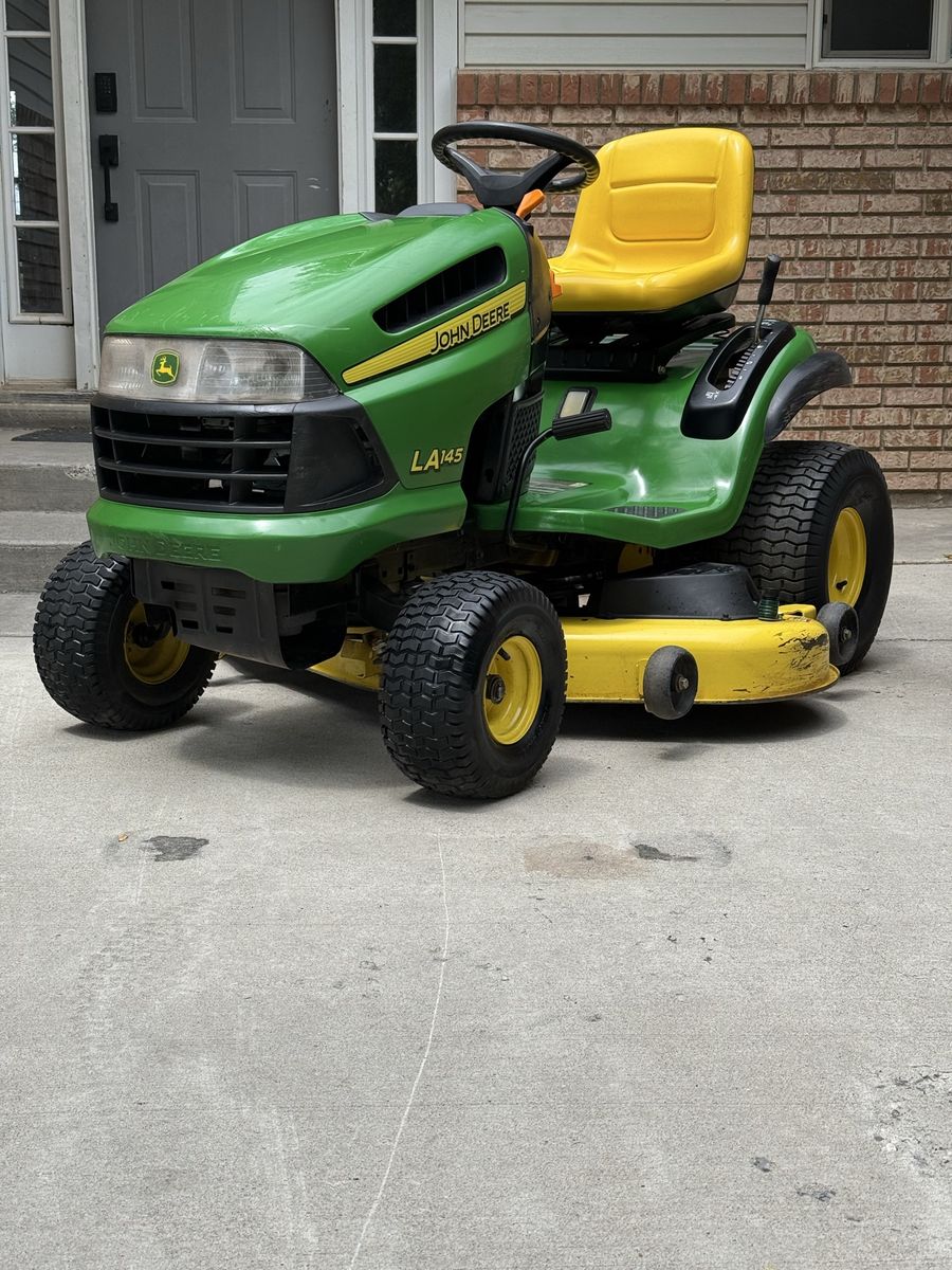 John Deere Riding Lawn mower