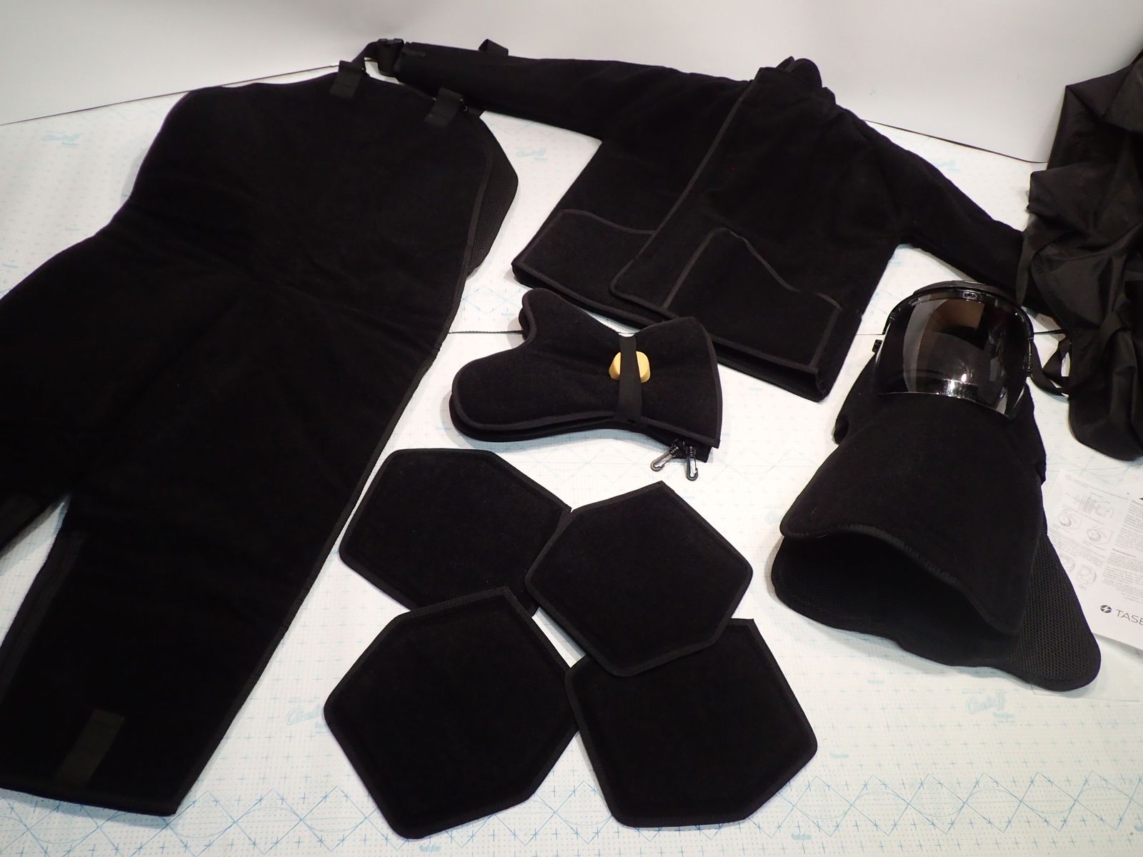 NEW FULL Taser Hook And Loop Training HALT Simulation Suit Complete w/Pads, Helmet