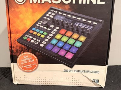 Native Instruments Maschine MK3 Groove Production Studio Controller