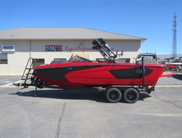 2023 Heyday WT Surf boat