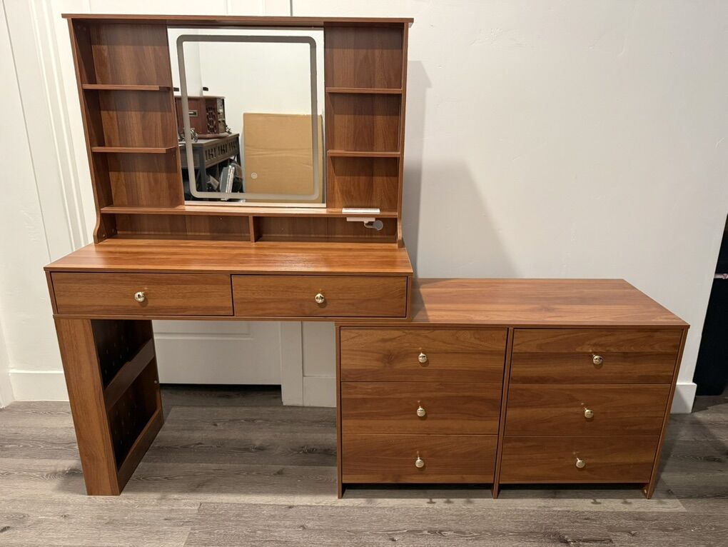 Brand New Vanity Desk With 8 Drawer Dresser