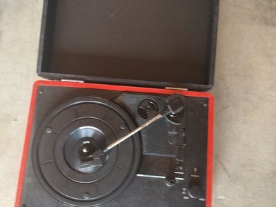 Vintage Style Portable Suitcase Turntable Record Player Red and Black