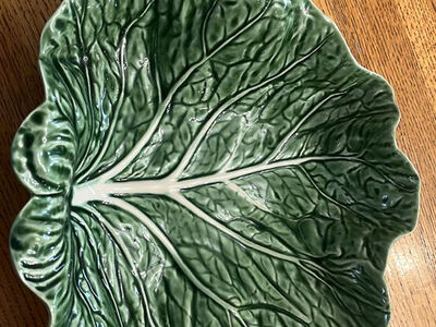 Bordallo pinheiro cabbage leaf large serving bowl