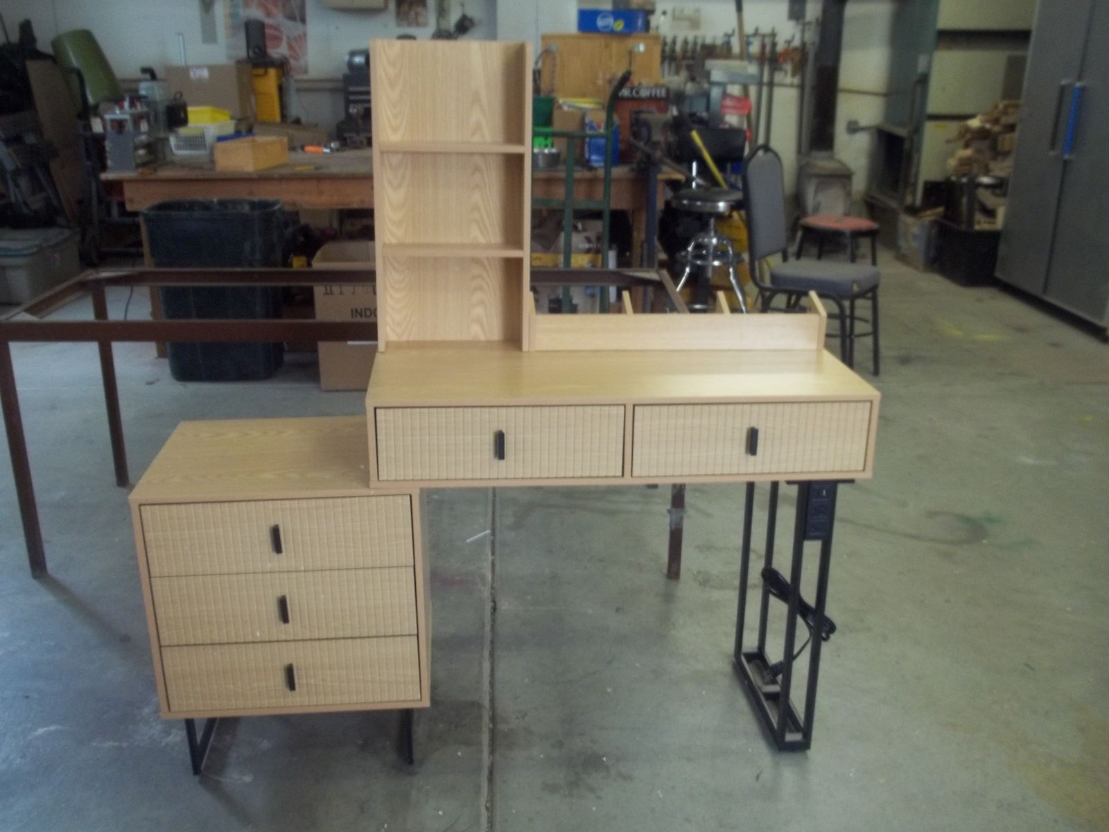 vanity desk model 890