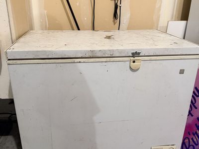 GE FCM7DSBWH 7.0 Cu. Ft. Chest Freezer - White, Free-Standing