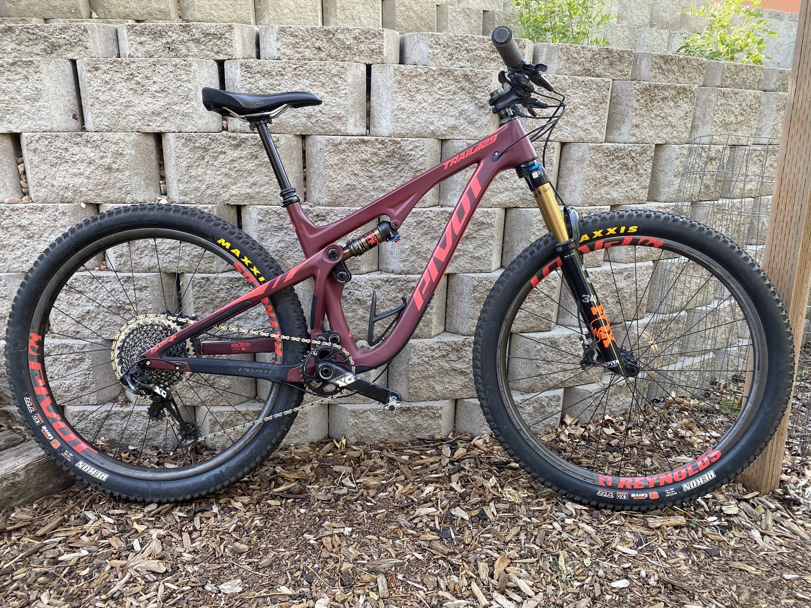 2023 Pivot Trail 429