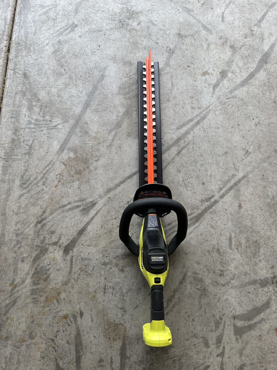 Ryobi 18V ONE+ HP Brushless 22" Hedge Trimmer + Battery, Charger & HedgeSweep