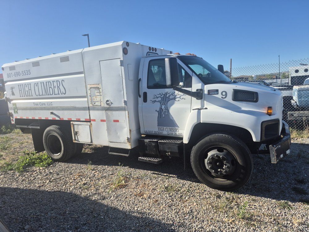 2004 GMC C6500 Chip Truck