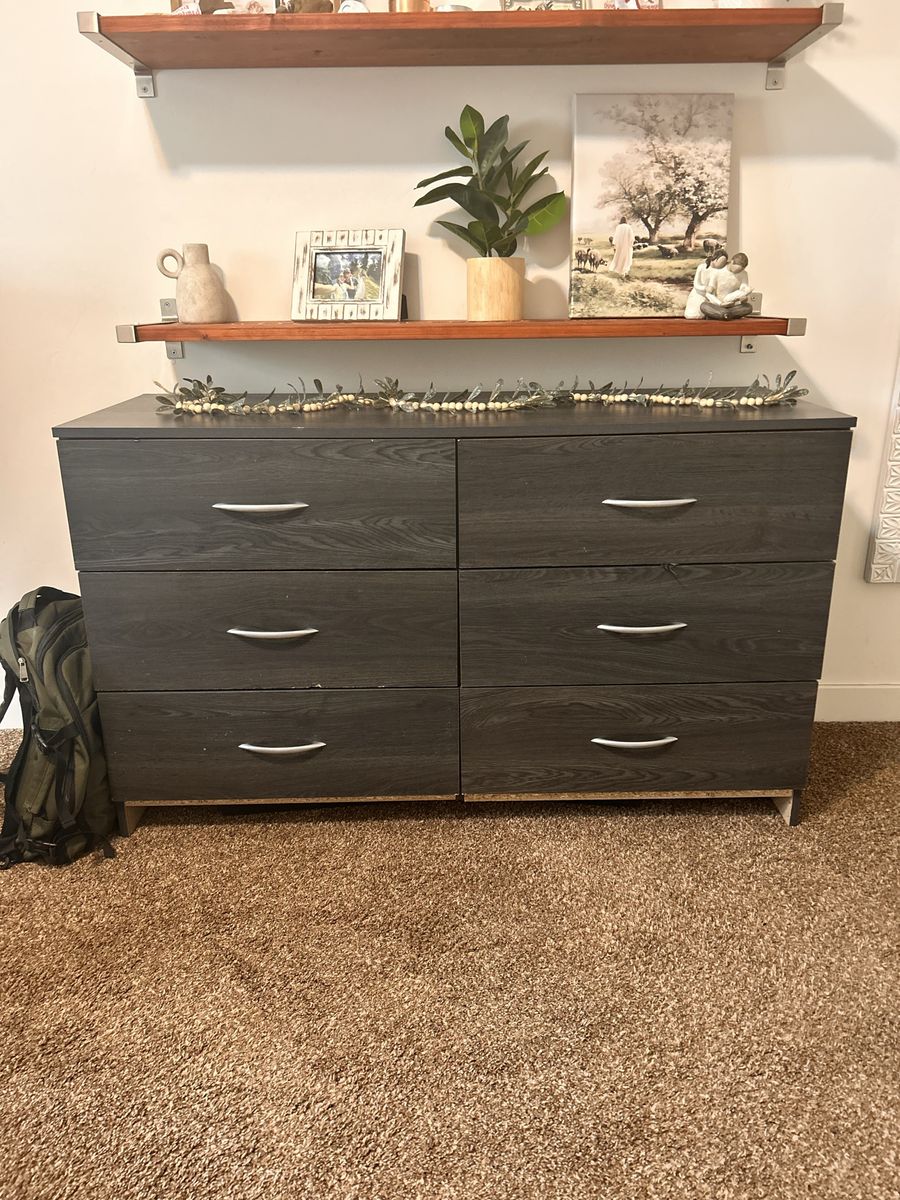 Dark Wood Grain 6-Drawer Dresser