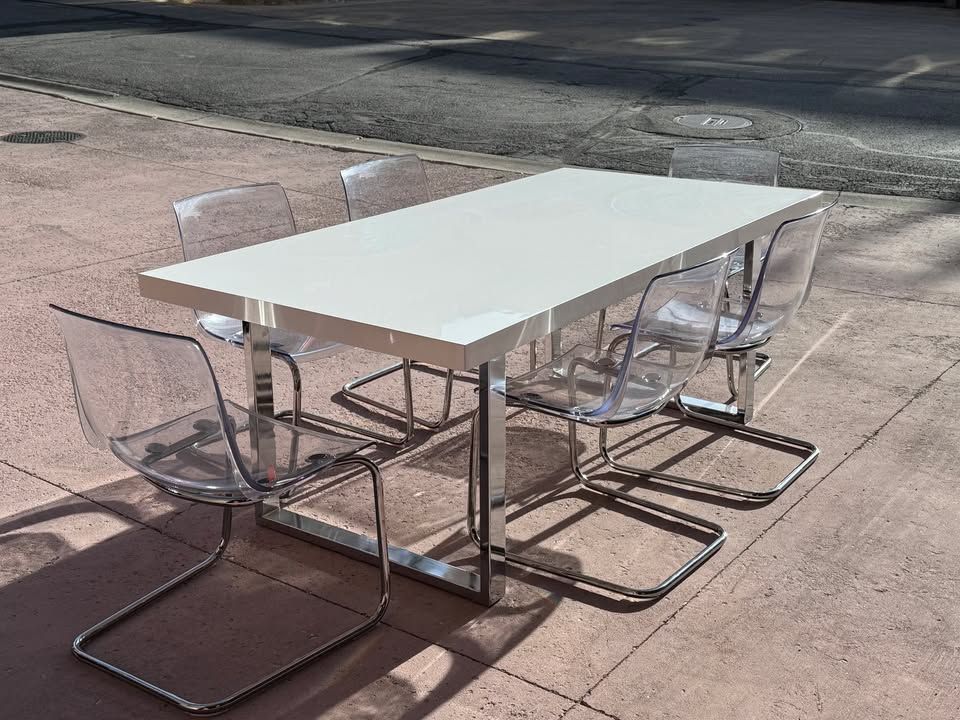 Modern dining table + 6 chairs