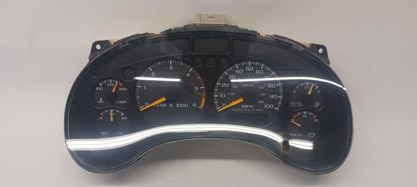 1998 to 2005 Chevrolet S10 Blazer Cluster Gauge Speedometer