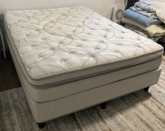 Like-New Queen Sleep Number Mattress (with 2" Foam Comfort Top)