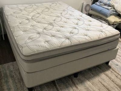 Like-New Queen Sleep Number Mattress (with 2" Foam Comfort Top)