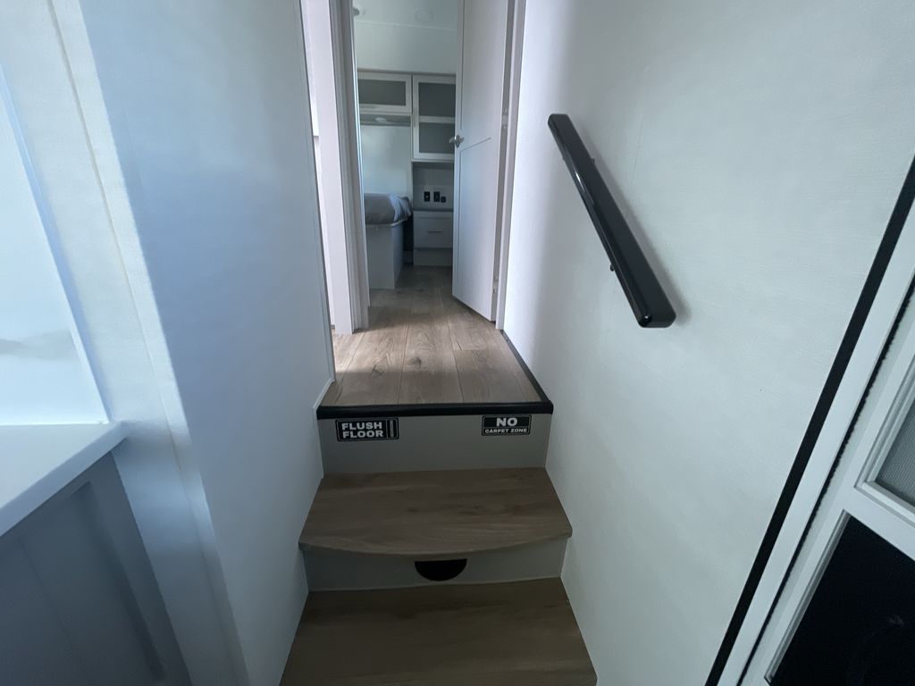 Main image 33