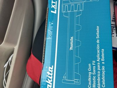 Makita 18V LXT cordless caulking gun