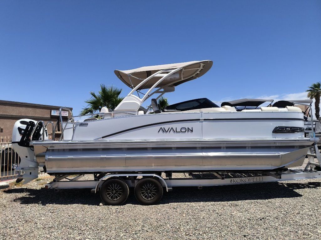 2026 Avalon Catalina Quad Lounger Shift Windshield 23 FT