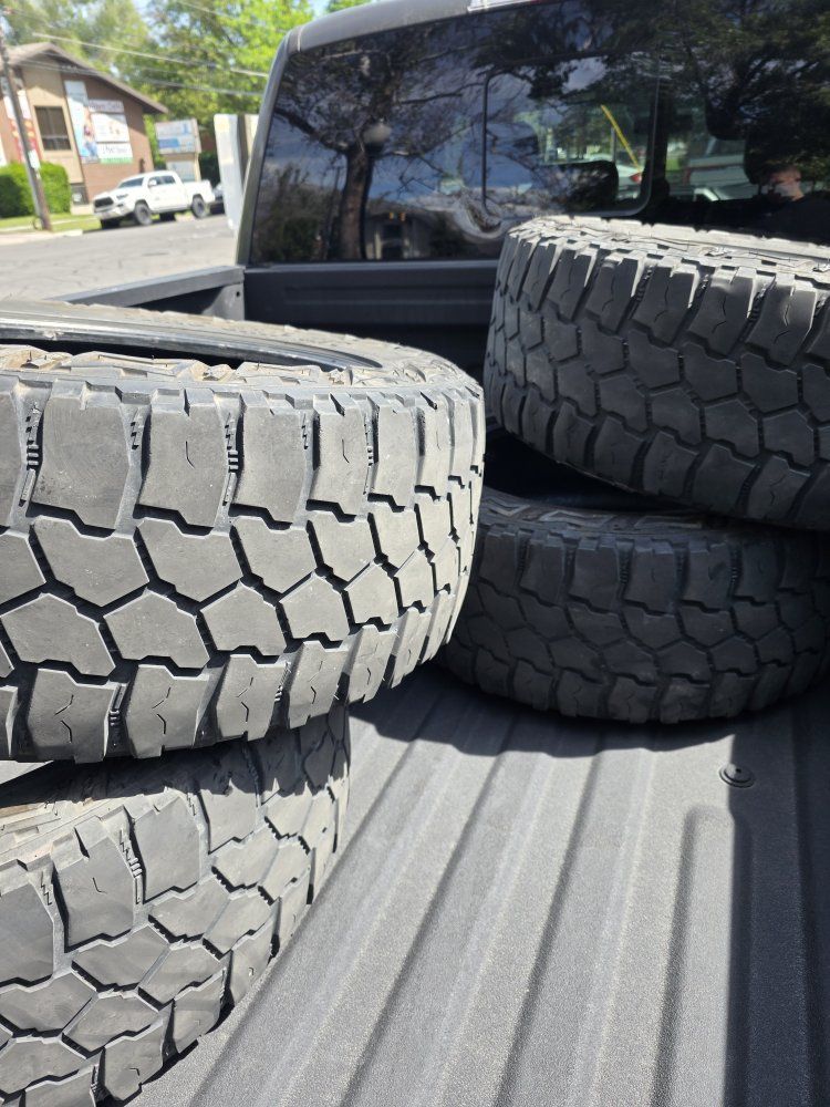 Full Set! 33 12.50 r20 Tires