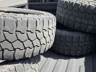 Full Set! 33 12.50 r20 Tires