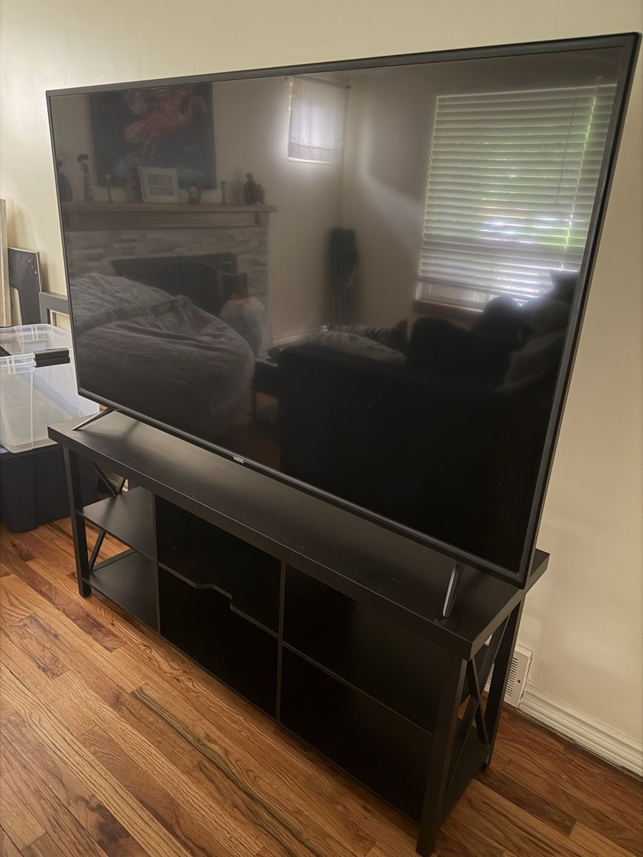 Vizio Smart LED TV 65 Inch / TV Stand 