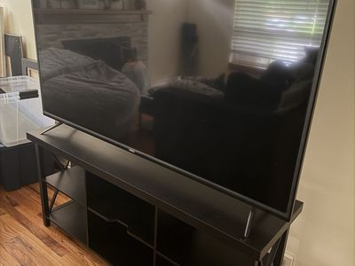 Vizio Smart LED TV 65 Inch / TV Stand