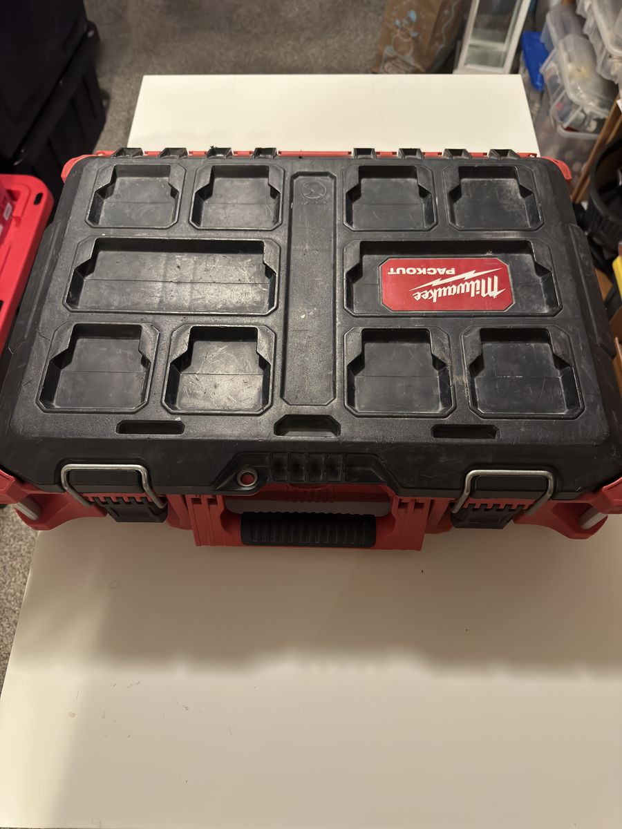 Milwaukee 22” medium packout