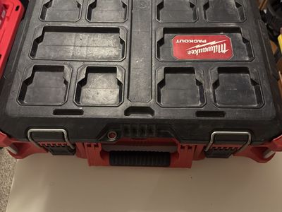 Milwaukee 22” medium packout